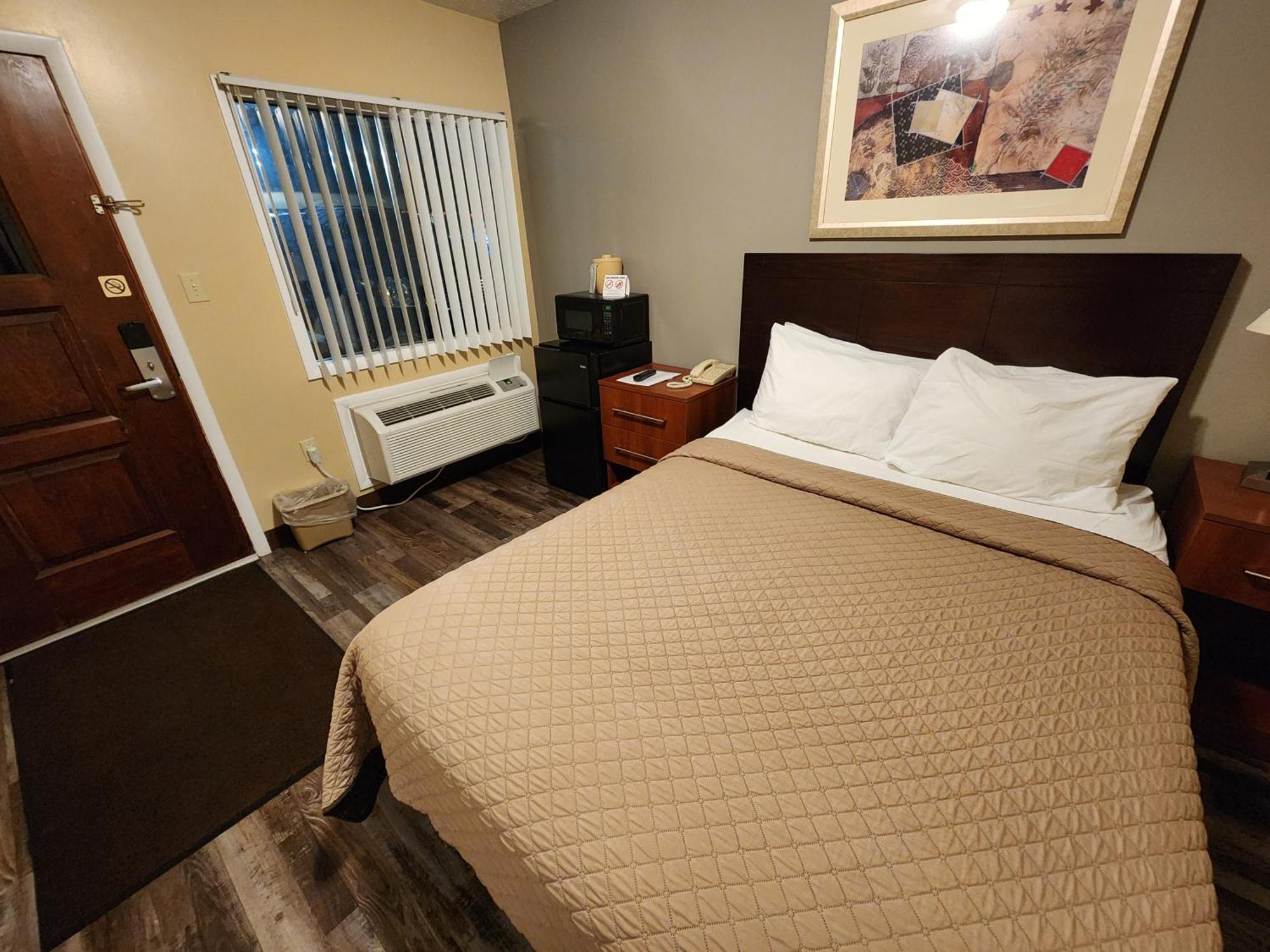 Jefferson Hills Motel Clairton Room photo