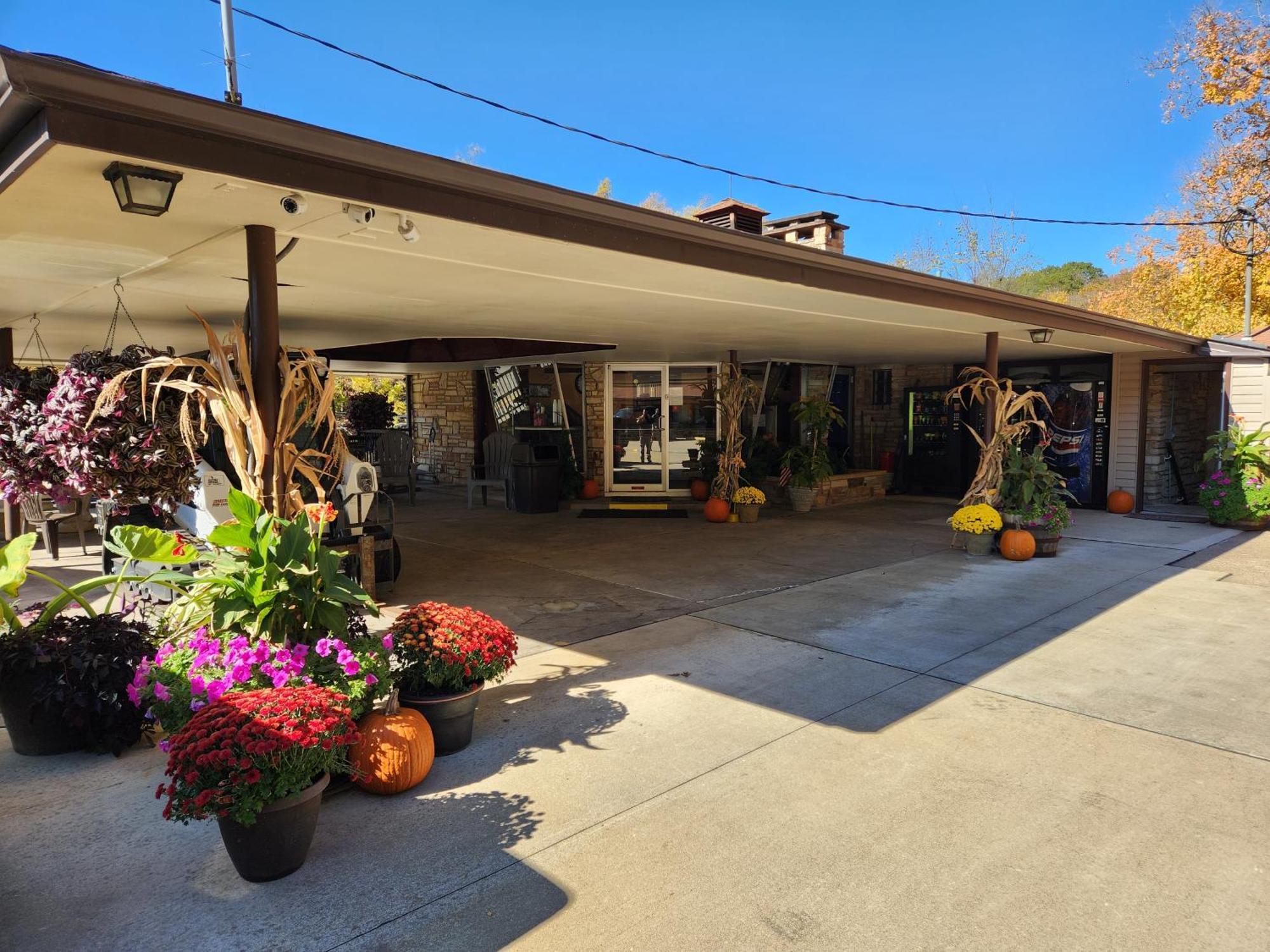 Jefferson Hills Motel Clairton Exterior photo