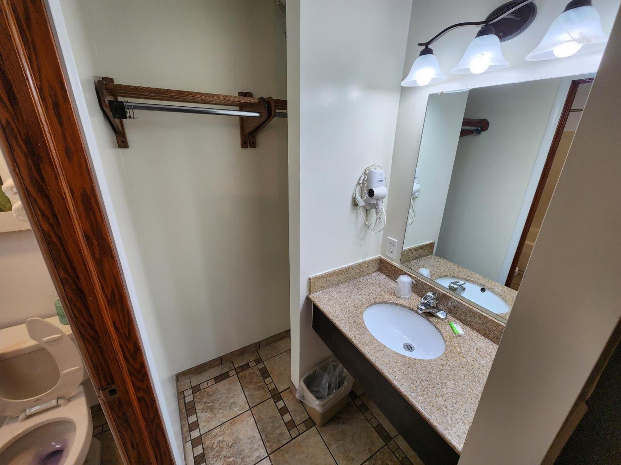 Jefferson Hills Motel Clairton Room photo
